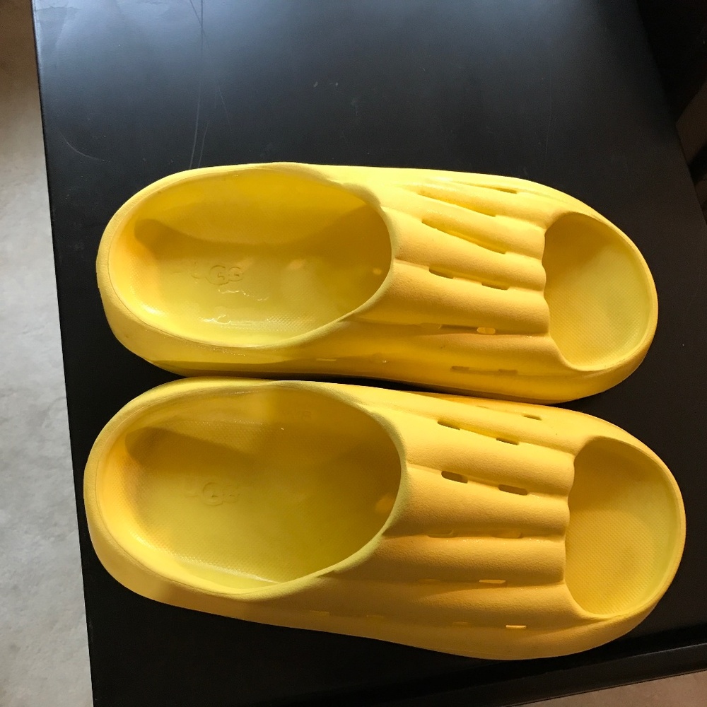Ugg rubber slides